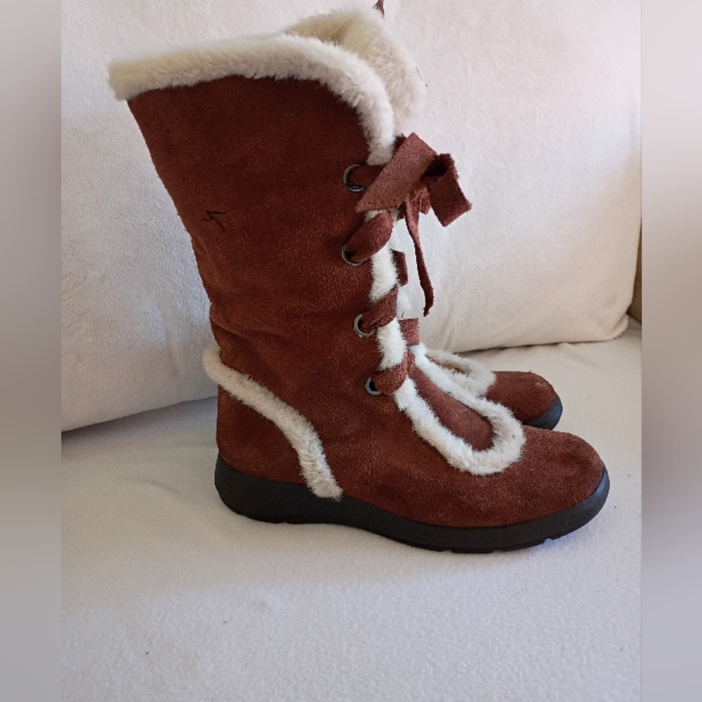 AEROSOLES Brown Faux-Suede Lace-Up Winter Boots with Cream Faux-Fur Trim